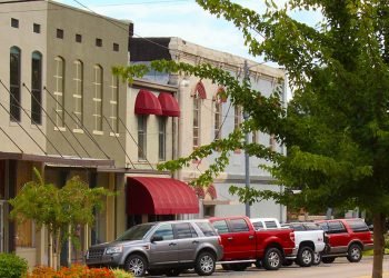 Exterior of Tate County Economic Development in the afternoon 