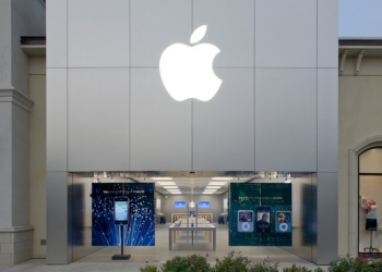 exterior of apple experience store 