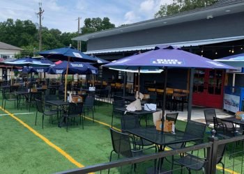 Patio of Uncle Bubba's Barbecue and Smokehouse with people eating outside