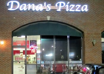 Dana's Pizza Storefront